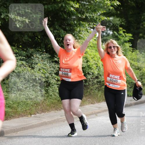 15.06.2025 - REWE Women's Run Jannik Wohlers http://msf.ph/oto/7938747 15.06.2025 10:14:33 Laufen 84, 5488, 5545, 5011 meine-sportfotos.de