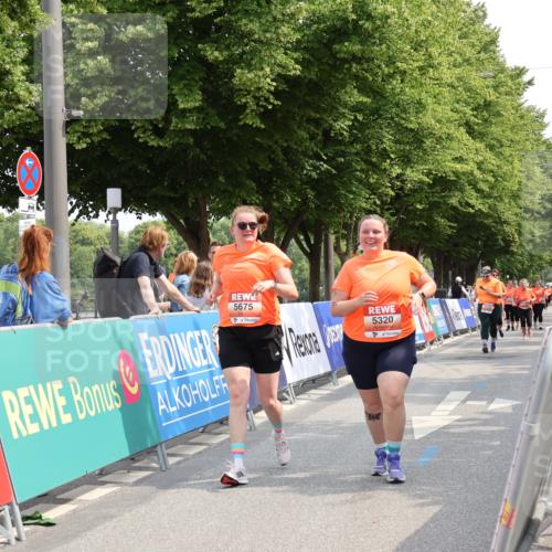 15.06.2025 - REWE Women's Run Strokosch-Dieckow http://msf.ph/oto/7938759 15.06.2025 11:13:19 Ziel 5320, 5675 meine-sportfotos.de