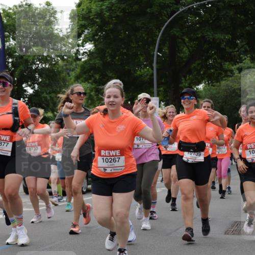 15.06.2025 - REWE Women's Run Jannik Wohlers http://msf.ph/oto/7938772 15.06.2025 08:27:20 Laufen 800, 70788, 1057, 10877, 10730, 10, 10267, 101, 0211, 10139, 10370, 0107 meine-sportfotos.de