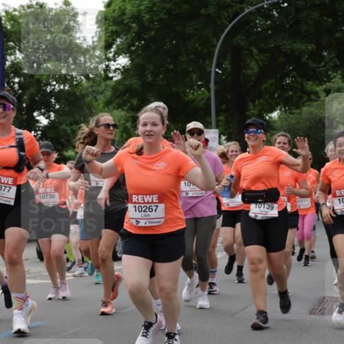 15.06.2025 - REWE Women's Run Jannik Wohlers http://msf.ph/oto/7938781 15.06.2025 08:27:20 Laufen 2, 06, 00, 10573, 10877, 10730, 10267, 10, 10211, 10139, 10, 10370, 0107 meine-sportfotos.de