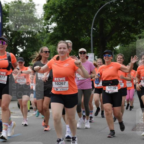 15.06.2025 - REWE Women's Run Jannik Wohlers http://msf.ph/oto/7938790 15.06.2025 08:27:20 Laufen 06, 00, 52, 70760, 10573, 10877, 10730, 104, 10267, 10, 10139, 10370, 90, 10211, 107 meine-sportfotos.de