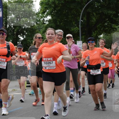 15.06.2025 - REWE Women's Run Jannik Wohlers http://msf.ph/oto/7938803 15.06.2025 08:27:20 Laufen 06, 00, 52, 10788, 1057, 10877, 1, 10730, 10267, 10139, 290, 211, 10370, 10107 meine-sportfotos.de