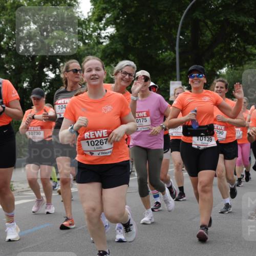 15.06.2025 - REWE Women's Run Jannik Wohlers http://msf.ph/oto/7938821 15.06.2025 08:27:20 Laufen 00, 1057, 10877, 10730, 104, 4, 10267, 0175, 10051, 290, 10, 211, 10139, 10370 meine-sportfotos.de