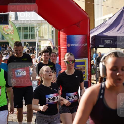 13.06.2025 - Holstenköstenlauf Felixshl http://msf.ph/oto/7939039 13.06.2025 18:05:58 Laufen 2102, 2206, 2445, 2659, 2954, 2963, 2977, 2980, 3200, 3207, 3266, 3572 meine-sportfotos.de