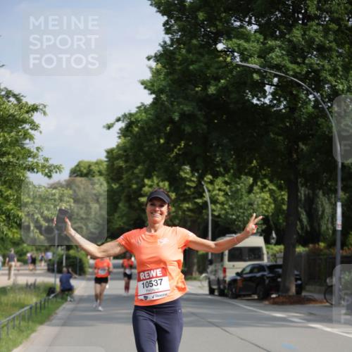 15.06.2025 - REWE Women's Run Jannik Wohlers http://msf.ph/oto/7939132 15.06.2025 08:44:38 Laufen 10537 meine-sportfotos.de