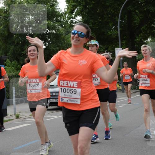 15.06.2025 - REWE Women's Run Jannik Wohlers http://msf.ph/oto/7939215 15.06.2025 08:27:25 Laufen 10526, 10779, 10826, 104, 10059, 153, 10868, 10868, 10664, 10218, 0151 meine-sportfotos.de