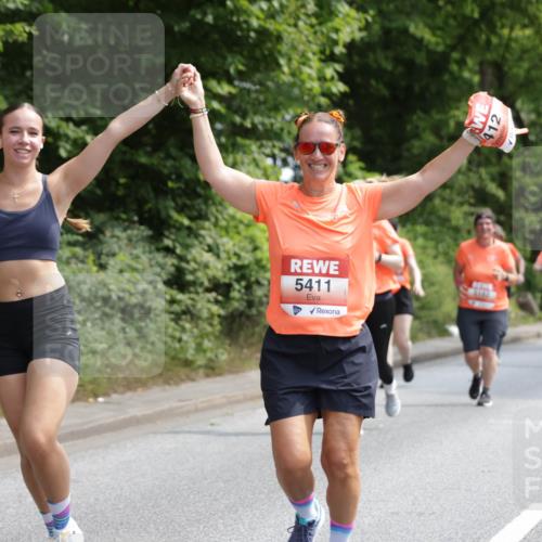 15.06.2025 - REWE Women's Run Jannik Wohlers http://msf.ph/oto/7939346 15.06.2025 10:14:42 Laufen 5411, 412 meine-sportfotos.de