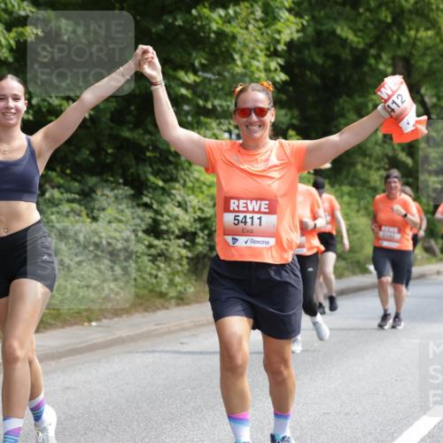 15.06.2025 - REWE Women's Run Jannik Wohlers http://msf.ph/oto/7939362 15.06.2025 10:14:42 Laufen 5411, 412 meine-sportfotos.de