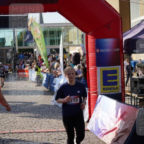 13.06.2025 - Holstenköstenlauf Felixshl http://msf.ph/oto/7939699 13.06.2025 18:06:27 Laufen 2405, 2943, 2945, 3297, 3760 meine-sportfotos.de