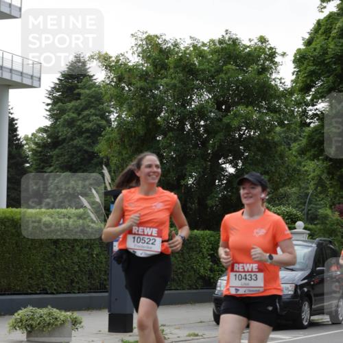 15.06.2025 - REWE Women's Run Jannik Wohlers http://msf.ph/oto/7939760 15.06.2025 08:27:35 Laufen 10522, 10433 meine-sportfotos.de