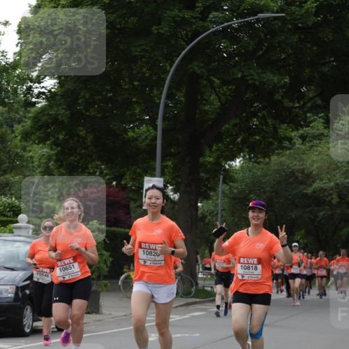 15.06.2025 - REWE Women's Run Jannik Wohlers http://msf.ph/oto/7939782 15.06.2025 08:27:36 Laufen 10826, 10646, 10651, 10818 meine-sportfotos.de