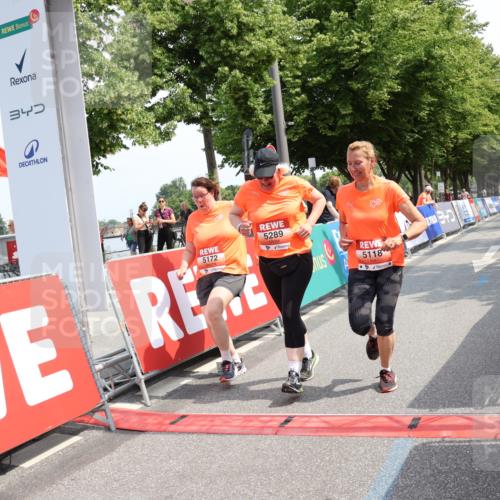 15.06.2025 - REWE Women's Run Strokosch-Dieckow http://msf.ph/oto/7939857 15.06.2025 11:16:14 Ziel 5118, 5172, 5289, 5487, 5610 meine-sportfotos.de