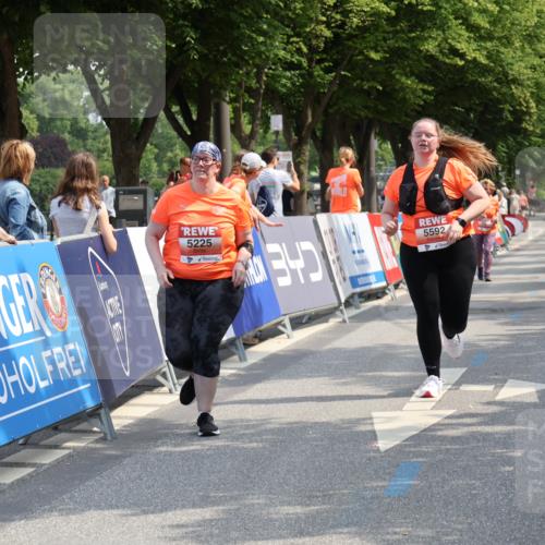 15.06.2025 - REWE Women's Run Strokosch-Dieckow http://msf.ph/oto/7939909 15.06.2025 11:16:27 Ziel 5225, 5592 meine-sportfotos.de