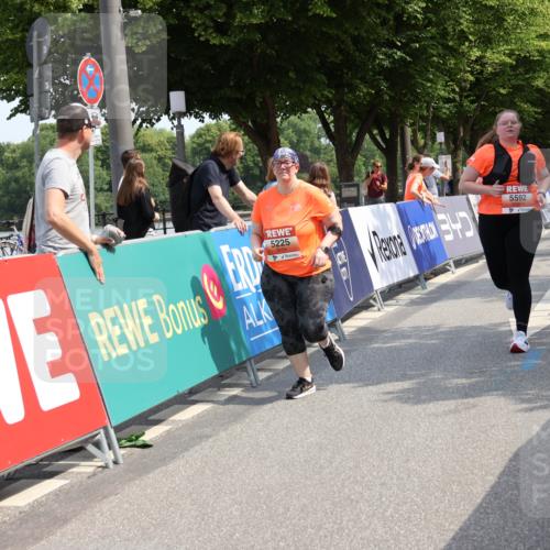 15.06.2025 - REWE Women's Run Strokosch-Dieckow http://msf.ph/oto/7939939 15.06.2025 11:16:28 Ziel 5225, 5592 meine-sportfotos.de