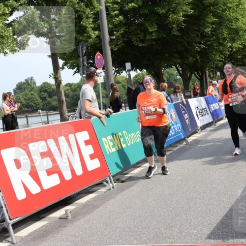 15.06.2025 - REWE Women's Run Strokosch-Dieckow http://msf.ph/oto/7939949 15.06.2025 11:16:28 Ziel 5225, 5592 meine-sportfotos.de