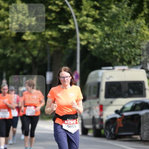 15.06.2025 - REWE Women's Run Jannik Wohlers http://msf.ph/oto/7940106 15.06.2025 09:58:06 Laufen 10669 meine-sportfotos.de