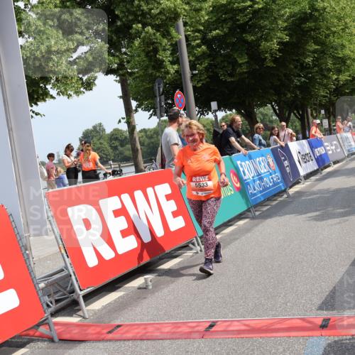 15.06.2025 - REWE Women's Run Strokosch-Dieckow http://msf.ph/oto/7940111 15.06.2025 11:16:40 Ziel 5533 meine-sportfotos.de