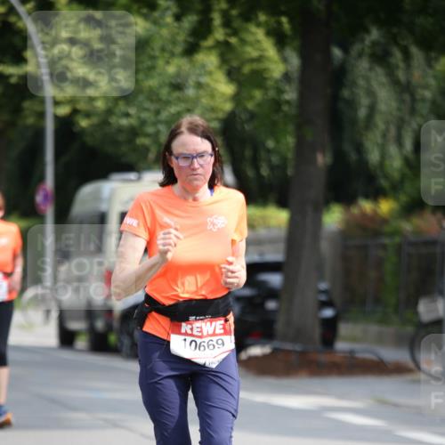 15.06.2025 - REWE Women's Run Jannik Wohlers http://msf.ph/oto/7940162 15.06.2025 09:58:08 Laufen 10669 meine-sportfotos.de