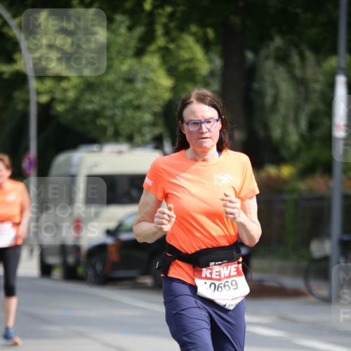 15.06.2025 - REWE Women's Run Jannik Wohlers http://msf.ph/oto/7940197 15.06.2025 09:58:09 Laufen 10669 meine-sportfotos.de