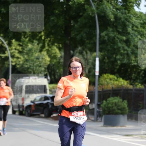 15.06.2025 - REWE Women's Run Jannik Wohlers http://msf.ph/oto/7940202 15.06.2025 09:58:09 Laufen 10669 meine-sportfotos.de