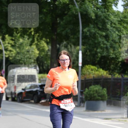 15.06.2025 - REWE Women's Run Jannik Wohlers http://msf.ph/oto/7940213 15.06.2025 09:58:09 Laufen 10669 meine-sportfotos.de
