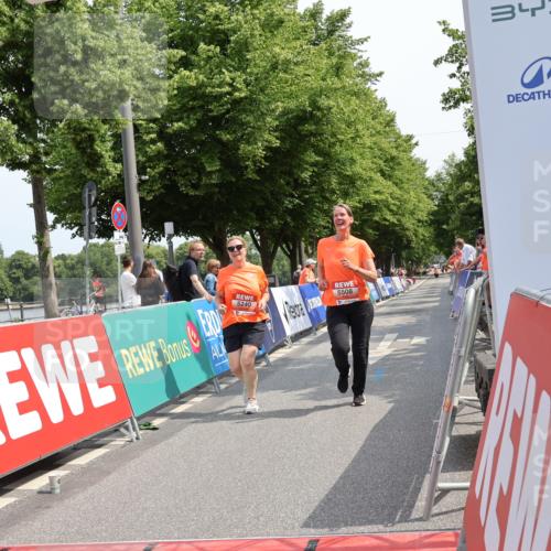 15.06.2025 - REWE Women's Run Strokosch-Dieckow http://msf.ph/oto/7940214 15.06.2025 11:17:12 Ziel 5240, 5508 meine-sportfotos.de