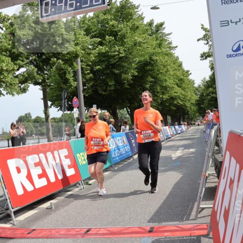 15.06.2025 - REWE Women's Run Strokosch-Dieckow http://msf.ph/oto/7940243 15.06.2025 11:17:13 Ziel 5240, 5508 meine-sportfotos.de