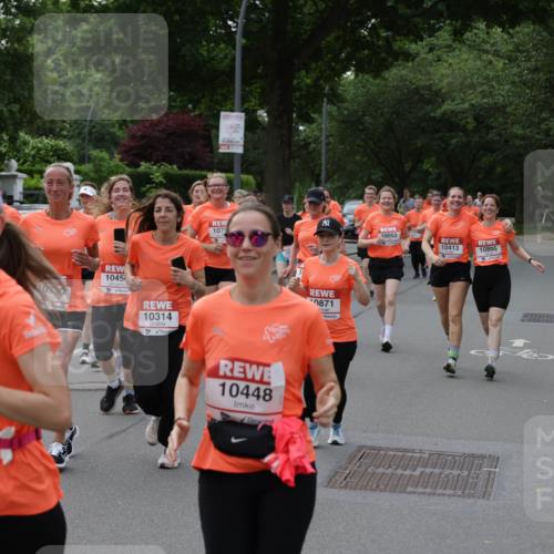 15.06.2025 - REWE Women's Run Jannik Wohlers http://msf.ph/oto/7940458 15.06.2025 08:27:54 Laufen 10498, 1045, 10314, 1079, 10053, 10413, 10805, 10448, 10871 meine-sportfotos.de