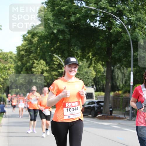 15.06.2025 - REWE Women's Run Jannik Wohlers http://msf.ph/oto/7940487 15.06.2025 09:58:19 Laufen 10044 meine-sportfotos.de