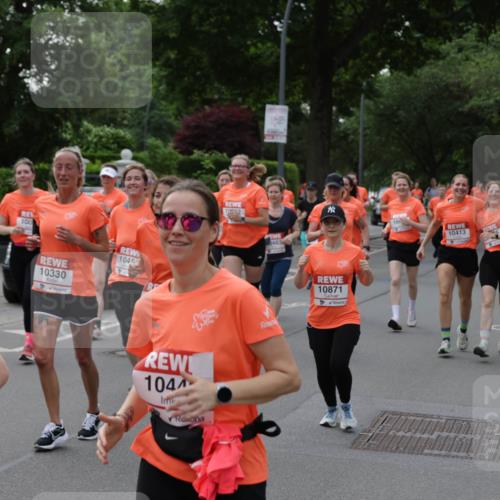 15.06.2025 - REWE Women's Run Jannik Wohlers http://msf.ph/oto/7940490 15.06.2025 08:27:54 Laufen 100, 10330, 1045, 10992, 483, 104, 100, 10413, 10871, 4 meine-sportfotos.de