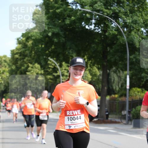 15.06.2025 - REWE Women's Run Jannik Wohlers http://msf.ph/oto/7940523 15.06.2025 09:58:20 Laufen 10044 meine-sportfotos.de