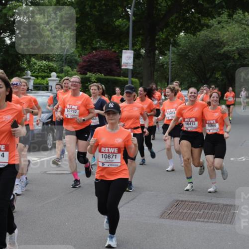 15.06.2025 - REWE Women's Run Jannik Wohlers http://msf.ph/oto/7940538 15.06.2025 08:27:55 Laufen 10314, 10792, 483, 10871, 10053, 100, 10413, 10805 meine-sportfotos.de