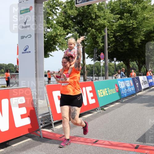 15.06.2025 - REWE Women's Run Strokosch-Dieckow http://msf.ph/oto/7940700 15.06.2025 11:19:32 Ziel 5515, 5626 meine-sportfotos.de