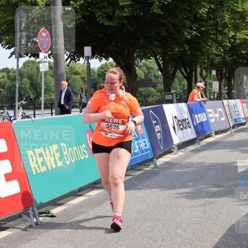 15.06.2025 - REWE Women's Run Strokosch-Dieckow http://msf.ph/oto/7940721 15.06.2025 11:19:36 Ziel 5515, 5626 meine-sportfotos.de