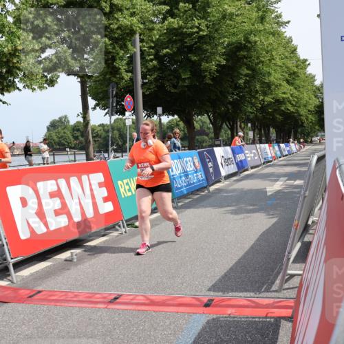15.06.2025 - REWE Women's Run Strokosch-Dieckow http://msf.ph/oto/7940739 15.06.2025 11:19:36 Ziel 5515, 5626 meine-sportfotos.de