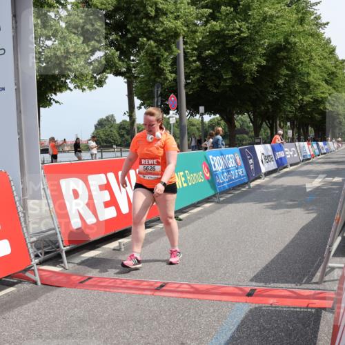 15.06.2025 - REWE Women's Run Strokosch-Dieckow http://msf.ph/oto/7940749 15.06.2025 11:19:37 Ziel 5515, 5626 meine-sportfotos.de