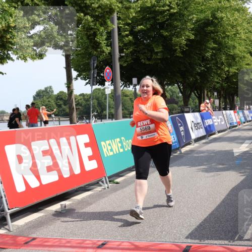 15.06.2025 - REWE Women's Run Strokosch-Dieckow http://msf.ph/oto/7940832 15.06.2025 11:20:35 Ziel 5569 meine-sportfotos.de