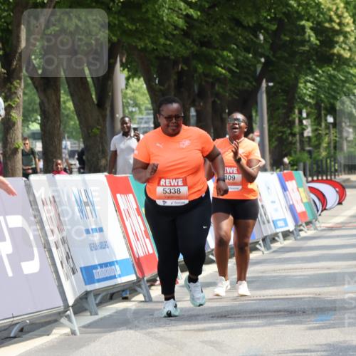 15.06.2025 - REWE Women's Run Strokosch-Dieckow http://msf.ph/oto/7940882 15.06.2025 11:22:02 Ziel  meine-sportfotos.de