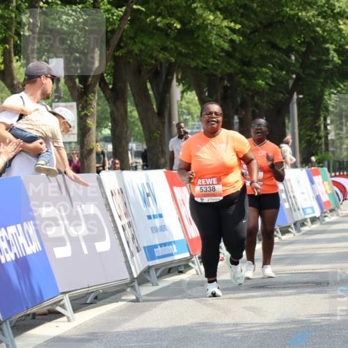 15.06.2025 - REWE Women's Run Strokosch-Dieckow http://msf.ph/oto/7940892 15.06.2025 11:22:02 Ziel  meine-sportfotos.de