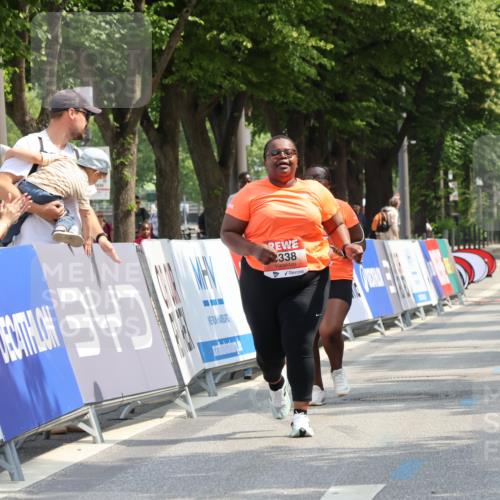 15.06.2025 - REWE Women's Run Strokosch-Dieckow http://msf.ph/oto/7940901 15.06.2025 11:22:03 Ziel  meine-sportfotos.de