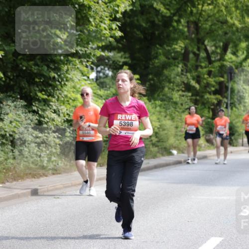 15.06.2025 - REWE Women's Run Jannik Wohlers http://msf.ph/oto/7940968 15.06.2025 10:15:17 Laufen 5546, 5398 meine-sportfotos.de