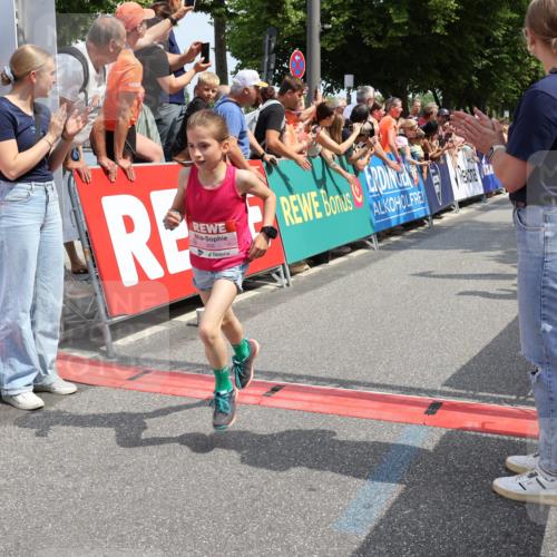 15.06.2025 - REWE Women's Run Strokosch-Dieckow http://msf.ph/oto/7941136 15.06.2025 11:33:39 Ziel 203, 209, 315 meine-sportfotos.de