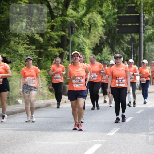 15.06.2025 - REWE Women's Run Jannik Wohlers http://msf.ph/oto/7941184 15.06.2025 10:15:21 Laufen 5407, 5445, 5504, 35, 5446 meine-sportfotos.de