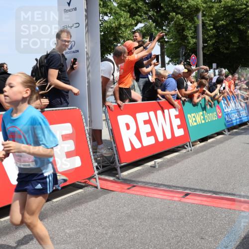 15.06.2025 - REWE Women's Run Strokosch-Dieckow http://msf.ph/oto/7941226 15.06.2025 11:33:49 Ziel 222, 315 meine-sportfotos.de
