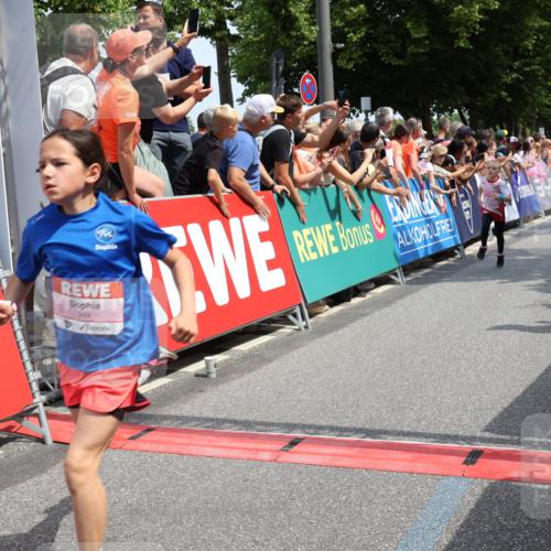 15.06.2025 - REWE Women's Run Strokosch-Dieckow http://msf.ph/oto/7941284 15.06.2025 11:33:59 Ziel 158, 187, 204, 244, 249, 292 meine-sportfotos.de