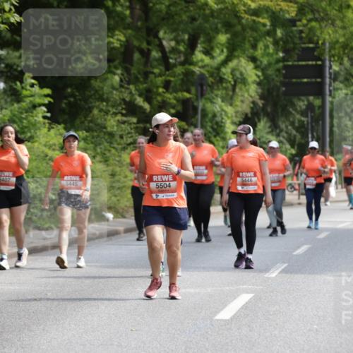 15.06.2025 - REWE Women's Run Jannik Wohlers http://msf.ph/oto/7941323 15.06.2025 10:15:23 Laufen 5407, 5445, 5504, 5446 meine-sportfotos.de