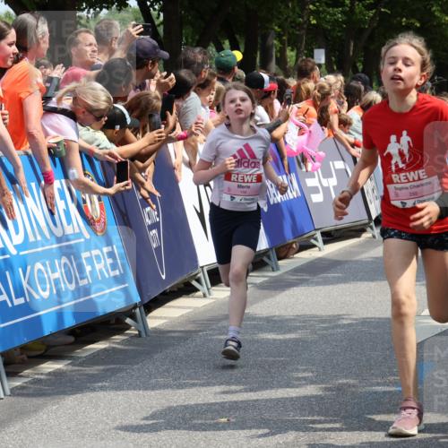 15.06.2025 - REWE Women's Run Strokosch-Dieckow http://msf.ph/oto/7941332 15.06.2025 11:34:03 Ziel 130, 132, 151, 158, 187, 204, 244, 249, 292 meine-sportfotos.de