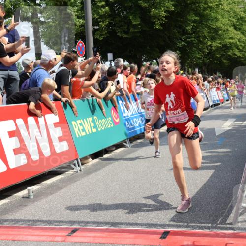 15.06.2025 - REWE Women's Run Strokosch-Dieckow http://msf.ph/oto/7941361 15.06.2025 11:34:04 Ziel 130, 132, 151, 158, 187, 204, 244, 249, 292 meine-sportfotos.de