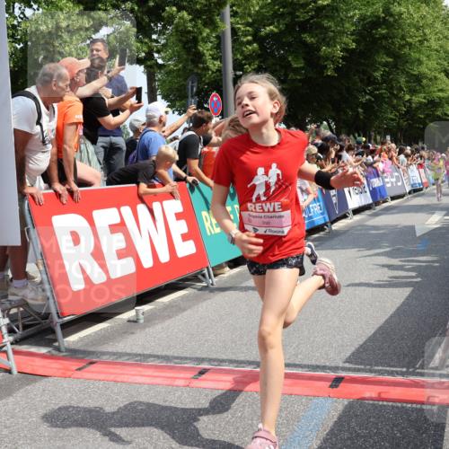 15.06.2025 - REWE Women's Run Strokosch-Dieckow http://msf.ph/oto/7941375 15.06.2025 11:34:04 Ziel 130, 132, 151, 158, 187, 204, 244, 249, 292 meine-sportfotos.de