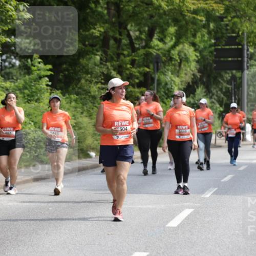 15.06.2025 - REWE Women's Run Jannik Wohlers http://msf.ph/oto/7941390 15.06.2025 10:15:24 Laufen 5445, 407, 1235, 504, 5446, 6291 meine-sportfotos.de
